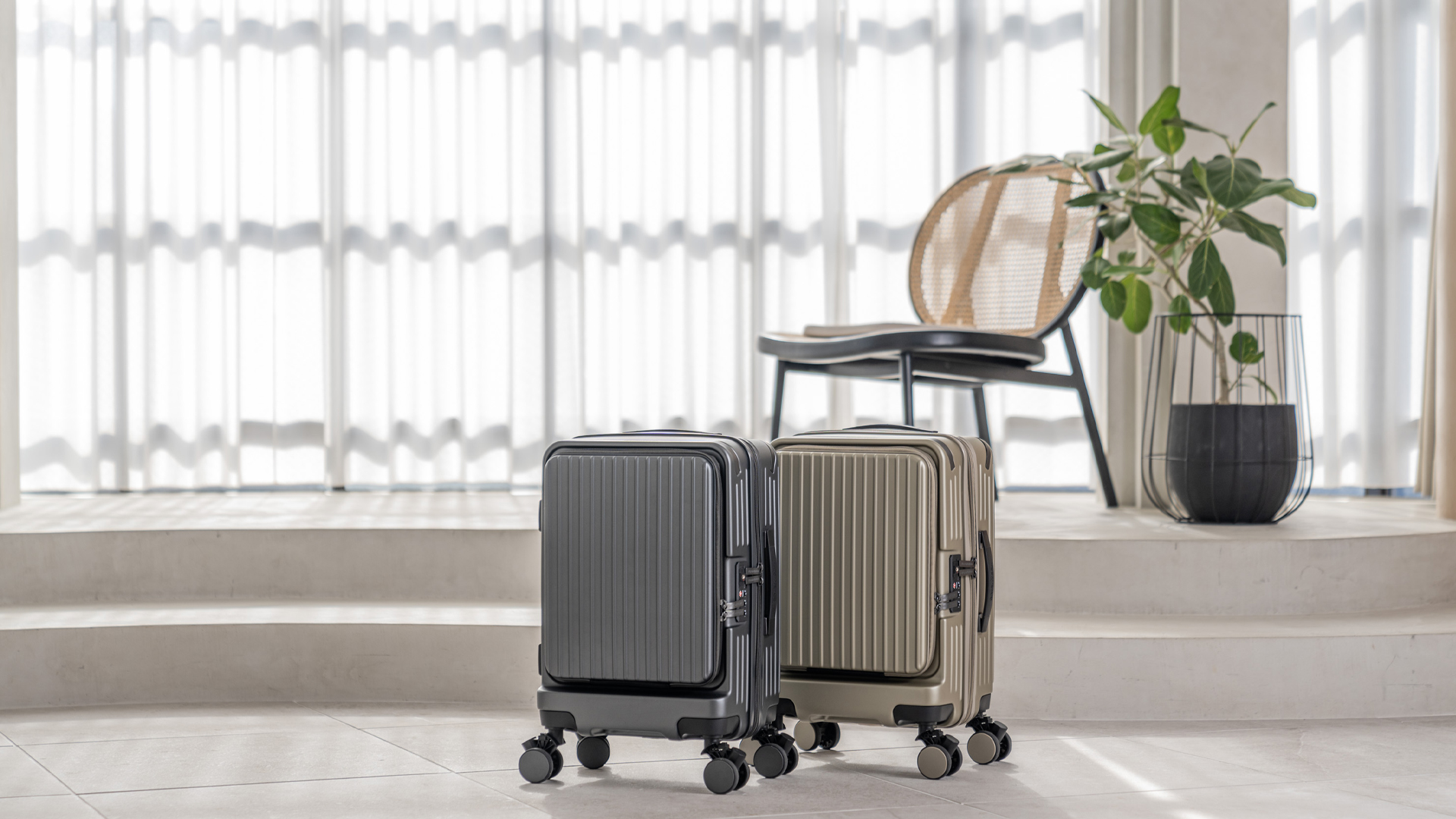 スーツケースのプロダクトビジュアル事例4